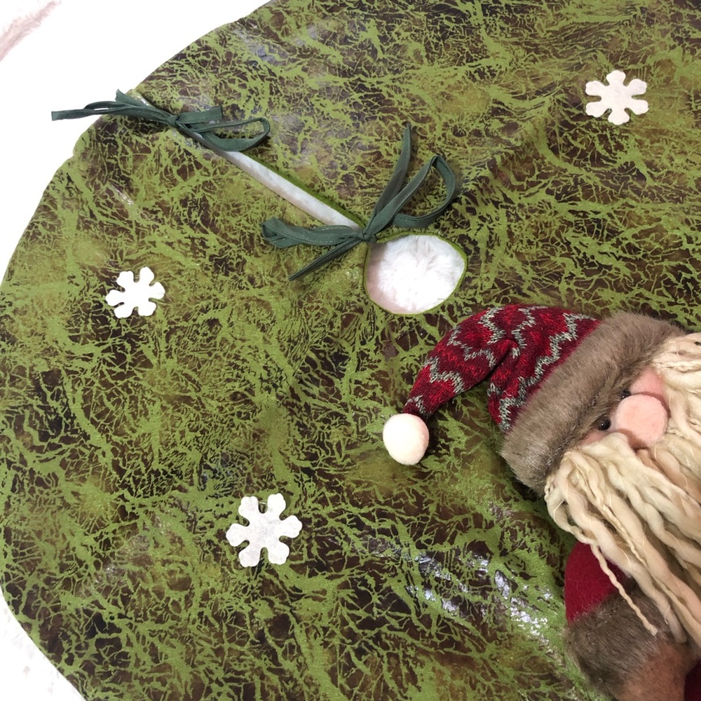 Christmas Tree Skirt with 3D Santa - Picture 3 of 4